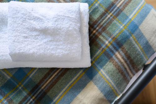 a stack of towels sitting on top of a chair at Queen Charlotte Guesthouse in Edinburgh