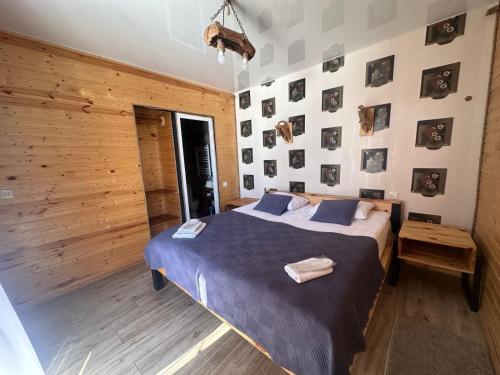 Postel nebo postele na pokoji v ubytování Panorama Complex Kazbegi