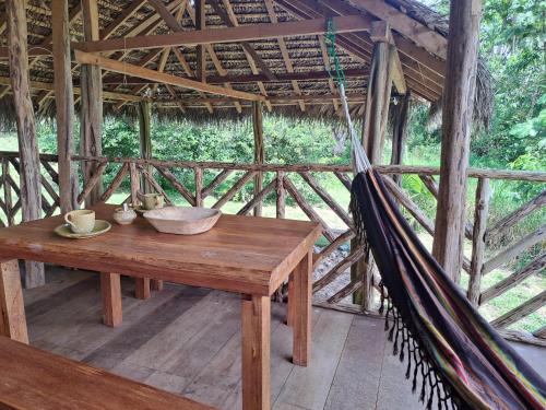 Un balcón o terraza de Rainforest Hut