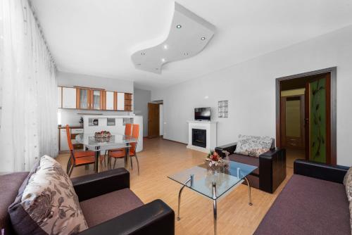 a living room with a couch and a table at Central Apartament Predeal Nr 4 in Predeal