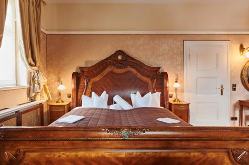 Residenz Hotel Wendorf tesisinde bir odada yatak veya yataklar