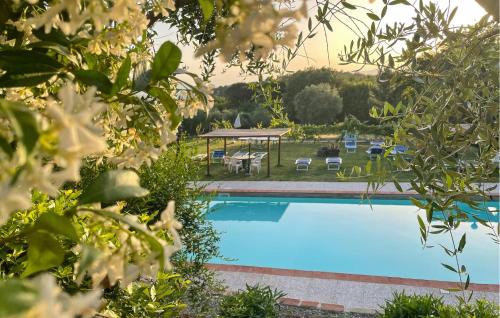 a swimming pool in a garden with a picnic table and chairs at Alloro 3 in Montecarlo
