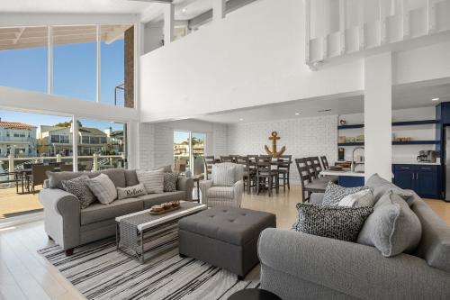 Χώρος καθιστικού στο Harbor Living