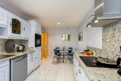 Coulisses fabre comedie - Premiere conciergerie