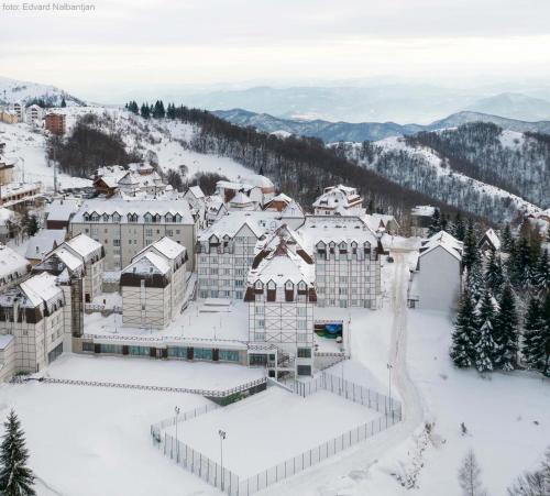 an aerial view of a building covered in snow at Apartmani Kraljevi Čardaci in Kopaonik