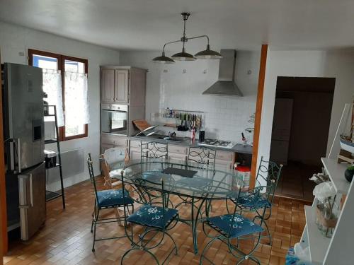 Maison lumineuse quartier calme la barre de monts