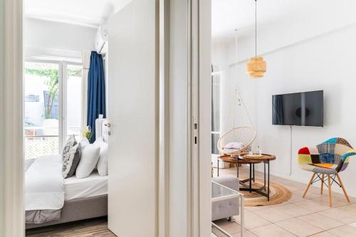 Boutique 52sq apt PLAKA (ΑΤΗ city) w/dream patio