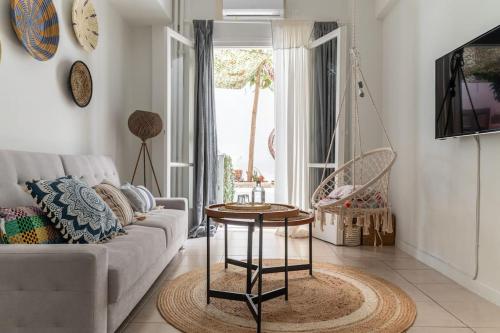 Boutique 52sq apt PLAKA (ΑΤΗ city) w/dream patio