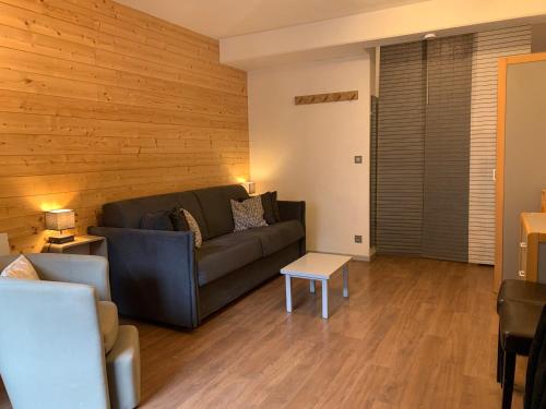 Studio 4 Pers avec Balcon et Wifi au Centre de Brides-les-Bains, Proche Thermes et Remontées Mécaniques - FR-1-512-278