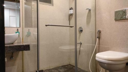 Koupelna v ubytování Hotel Swamiraj