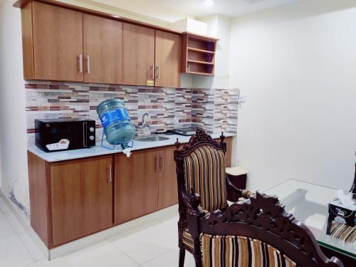 Virtuve vai virtuves zona naktsmītnē Morbex Guest House Islamabad