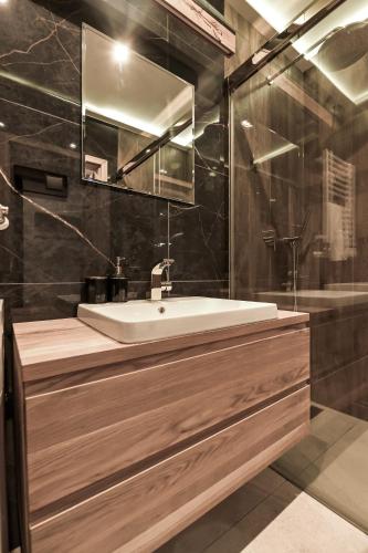 a bathroom with a sink and a mirror at Royal House in Zakopane