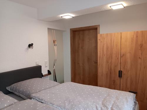 Postel nebo postele na pokoji v ubytování Ferienwohnung Schwarzenbergblick