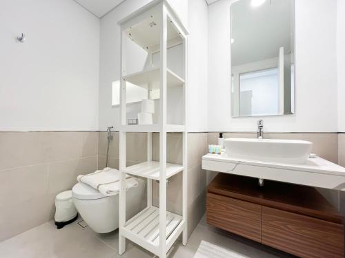a bathroom with a sink and a toilet and a mirror at Cozy 1BR Retreat, Asayel 3 Madinat Jumeirah Living - 81AB0 in Dubai