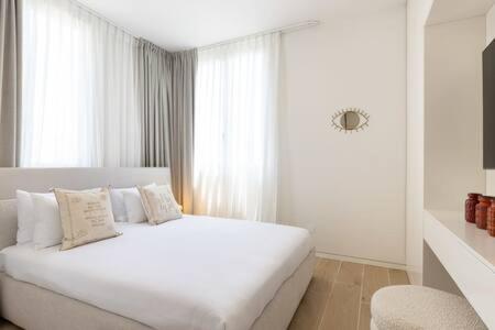High Living Sea View by Five Stay