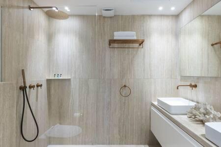 High Living Sea View by Five Stay