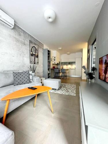 Urban Oasis: Stylish Retreat