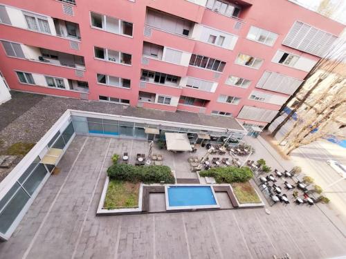Urban Oasis: Stylish Retreat