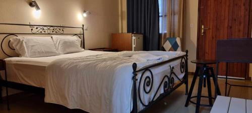 מיטה או מיטות בחדר ב-Avaton Hotel