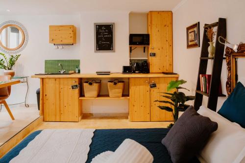 a kitchen with wooden cabinets and a counter top at Suite de Diane - Premiere conciergerie in Nîmes