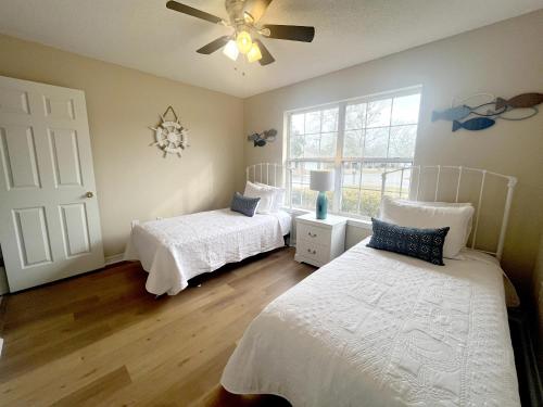 a bedroom with two beds and a ceiling fan at Entire home in Foley, Alabama, United States in Foley