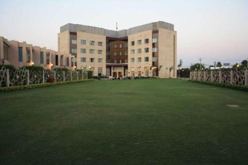 Κήπος έξω από το Fortune Park Orange, Sidhrawali, Gurugram - Member ITC Hotels' Group