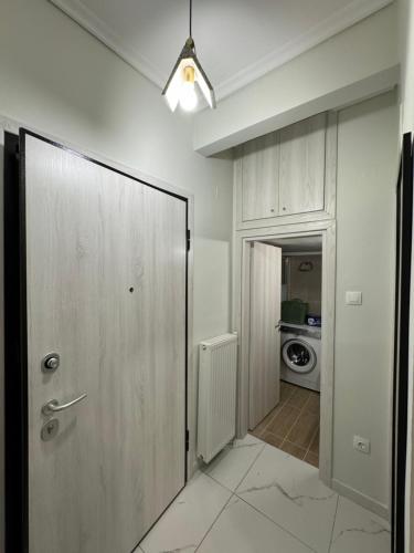 Een badkamer bij KOI Apartment Toumba SKG