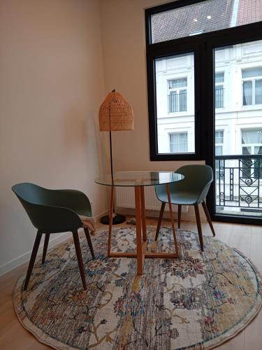 a dining room with a table and two chairs at DuplexJacob2 in Antwerp