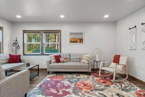 a living room with two couches and a rug at Modern Lodge- BHBungalows Main in Custer
