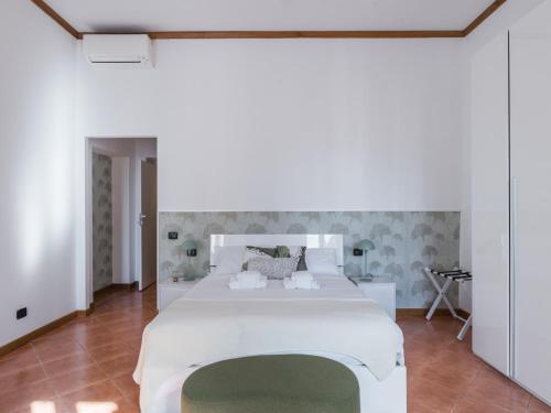 The Best Rent - Three-bedroom apartment near Piazza Barberini
