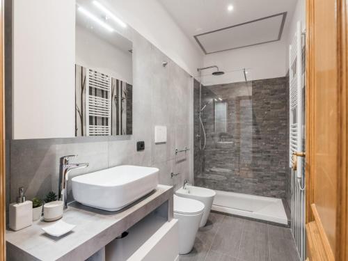 The Best Rent - Three-bedroom apartment near Piazza Barberini