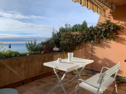 Photo de la galerie de l'établissement Studio vue mer la turbie, à La Turbie