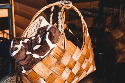 a wicker basket with towels on top of a table at RestArt Cottages in Kazbegi in Stepantsminda