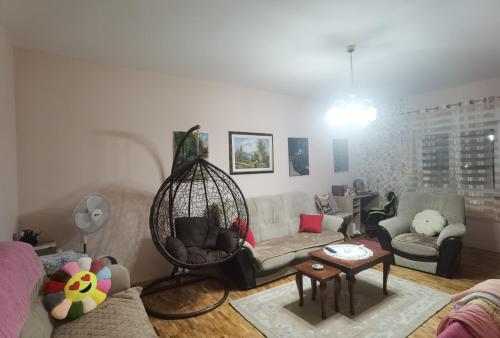 Χώρος καθιστικού στο APARTMAN ČAROLIJA TREBINJE