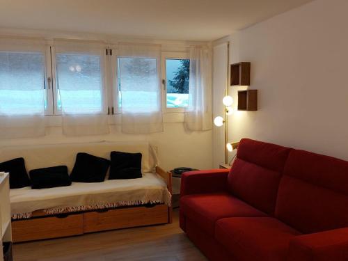 a living room with a bed and a couch at Studio Courchevel, 1 pièce, 2 personnes - FR-1-514-80 in Courchevel