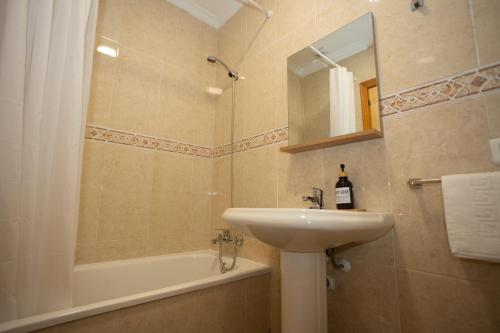 Koupelna v ubytování Naim Guest House Nerja