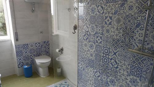 a bathroom with a toilet and a shower at Carloforte Appartamento con Vista IUN R2015 in Carloforte