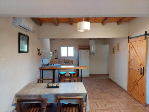 a kitchen with a table and chairs in a room at Vista Norte departamento in Las Heras