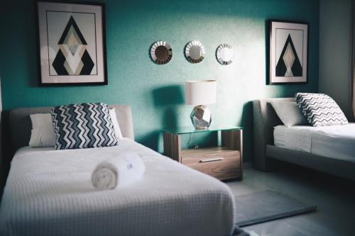 Ένα ή περισσότερα κρεβάτια σε δωμάτιο στο LUXURY CONDO BEACHFRONT AMARA