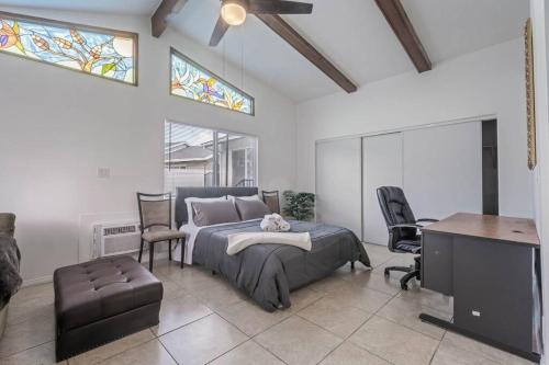 T7Bright & Gorgeous Canoga Park Guesthouset7