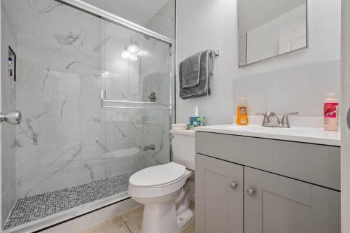 T7Bright & Gorgeous Canoga Park Guesthouset7