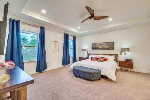 Ένα ή περισσότερα κρεβάτια σε δωμάτιο στο Brooksville Home about 12 Mi to Cabot Citrus Farms