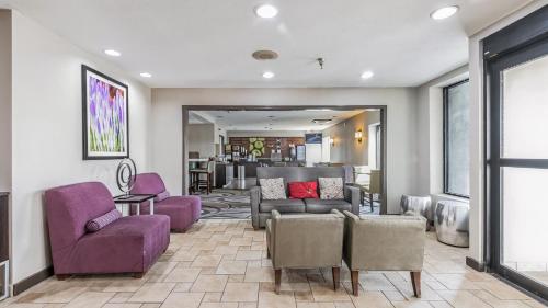 a living room with purple chairs and a couch at La Quinta by Wyndham N Little Rock - McCain Mall in Little Rock