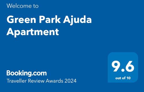 Texto de reclutamiento alfa del parque verde con fondo azul en Green Park Ajuda Apartment, en Funchal