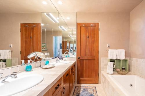 Et badeværelse på Gorgeous Granita Ski in-Ski out