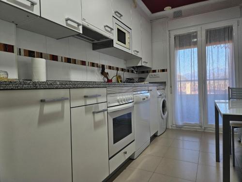 Kuchyň nebo kuchyňský kout v ubytování 22A02 Moderno apto Arriondas