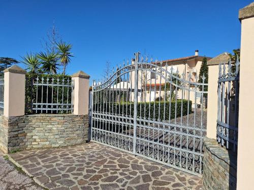 a metal gate in front of a house at leupupe relax cultura mare monti in Cascina