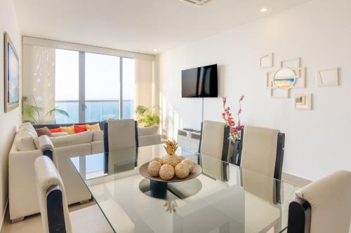 TV a/nebo společenská místnost v ubytování 41st Fl Beach Condo in Bocagrande