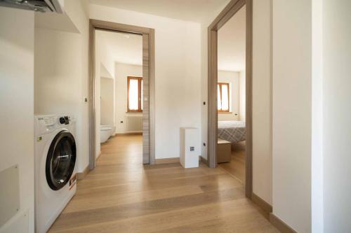 a hallway with a washing machine and a mirror at Da Elda in Belluno