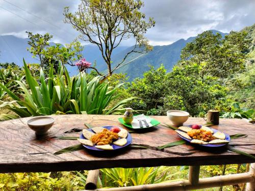 a wooden table with plates of food on it at Sierra de viboral adventures in Medellín